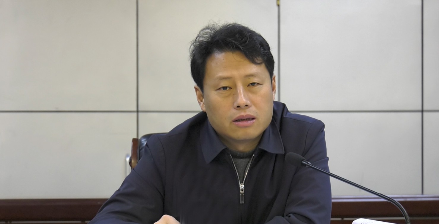 刘靖主持召开疫情防控工作调度会